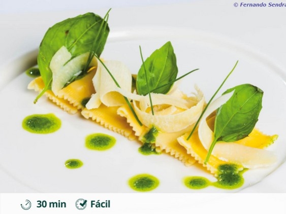 Cheese ravioli with basil oil and baby spinach leaves