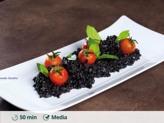 Squid risotto with its ink and cherry tomatoes