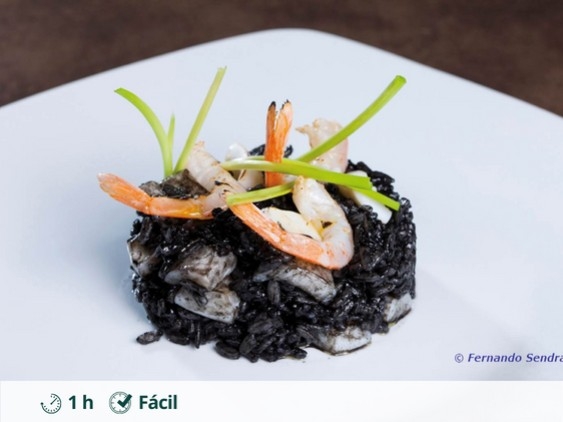 Black rice with cuttlefish and prawns